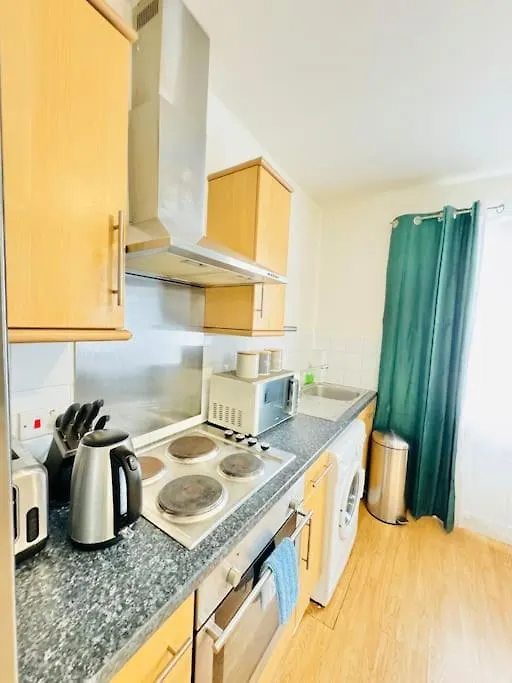 Classy Southampton City Center Apt With Free Parking Apartment