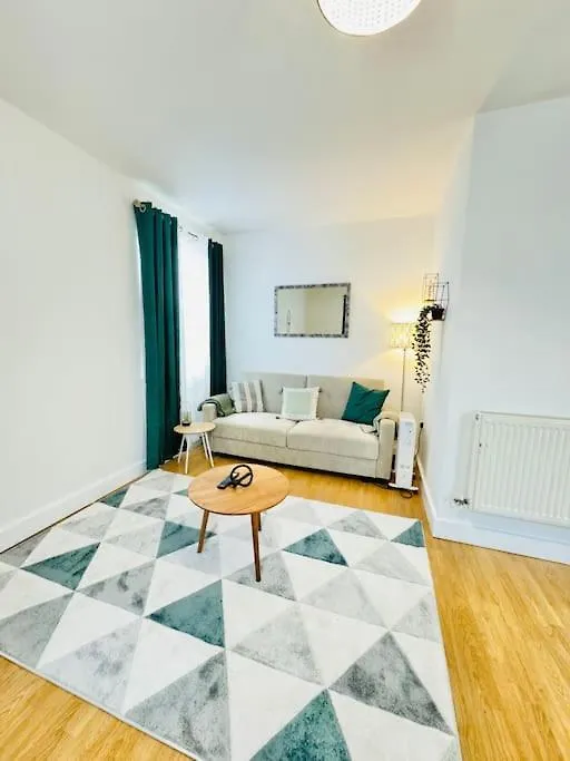 Classy Southampton City Center Apt With Free Parking Apartment